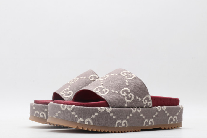 G*u*i slippers