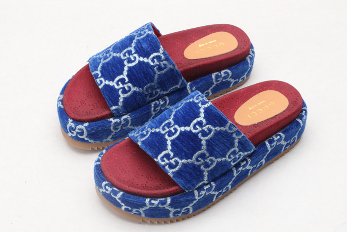 G*u*i slippers