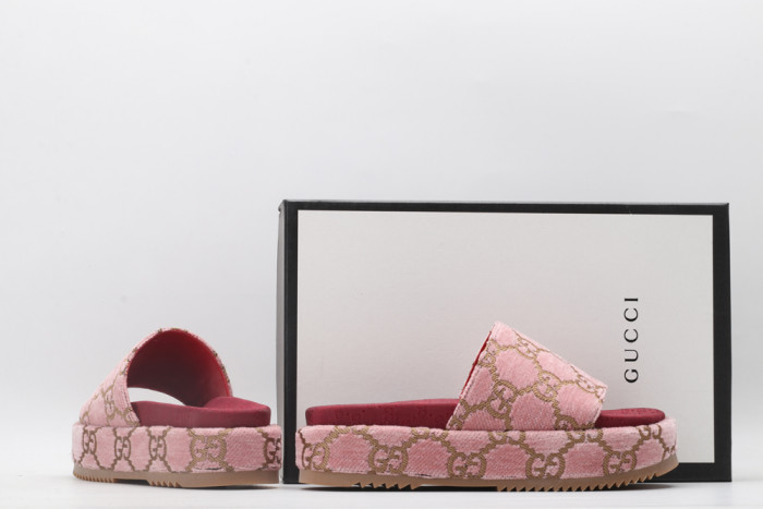 G*u*i slippers