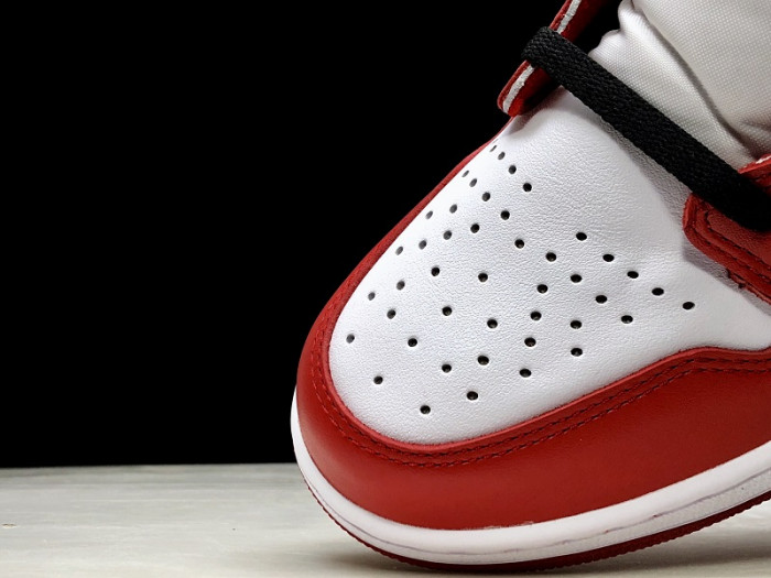 Air Jordan 1 Retro High OG "Chicago" 555088-101