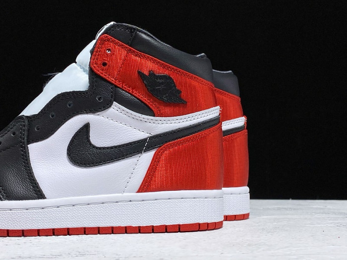Air Jordan 1 Retro High “Satin Black Toe” CD0461-016
