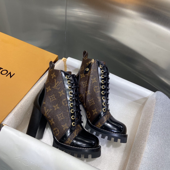 LOUS VUITO BROWN STAR TRAIL ANKLE BOOTS