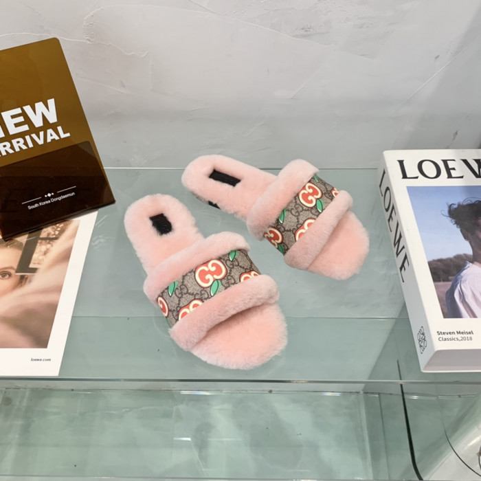 G*u*i slipper