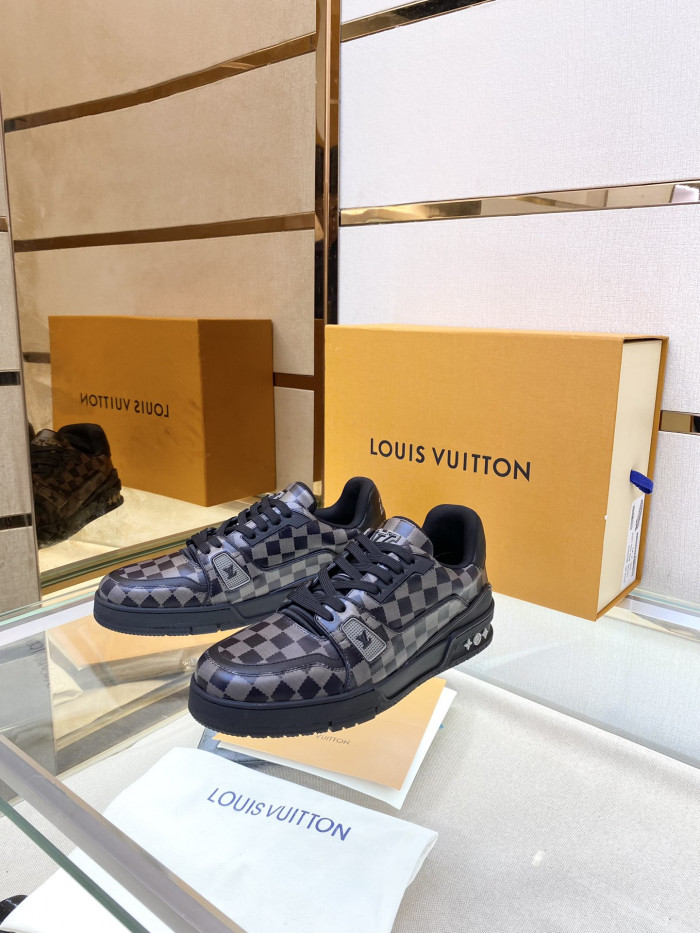 LV TRAINER SNEAKER LOW