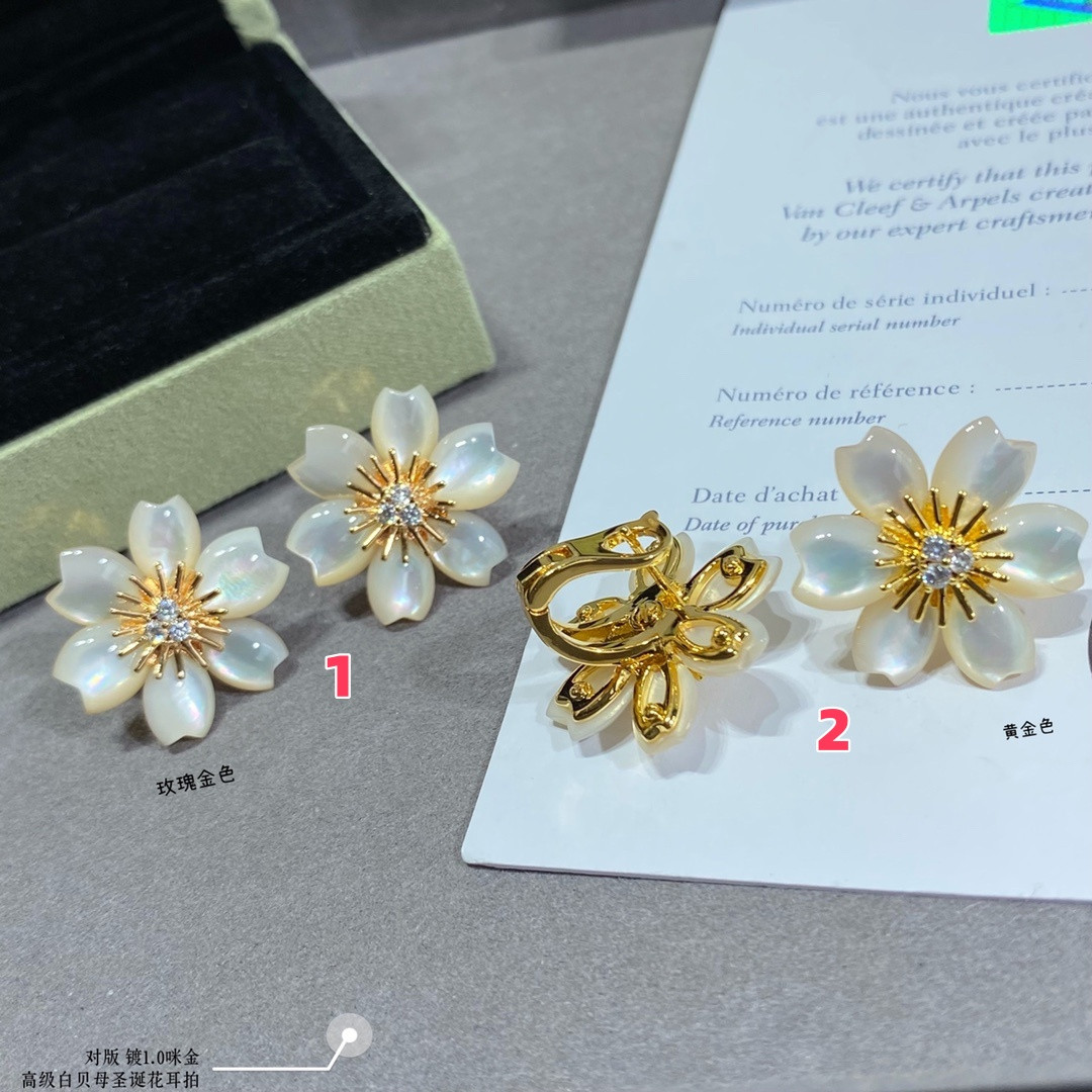 V*n Cl**f & Arpels White Mother-of-Pearl Christmas Flower Earrings