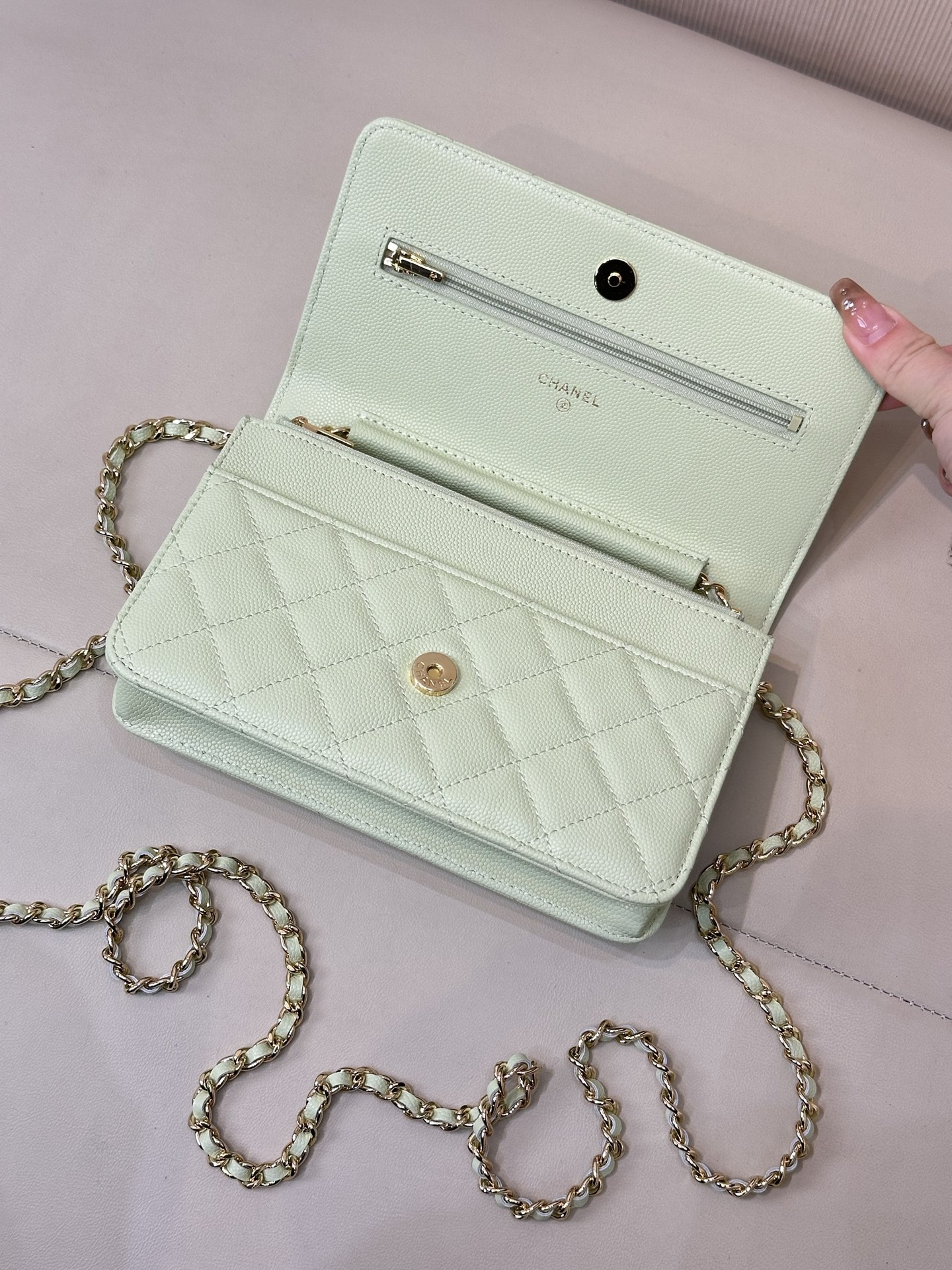 Ch**el WOC CLASSIC WALLET ON CHAIN AS0250 12x19x3cm