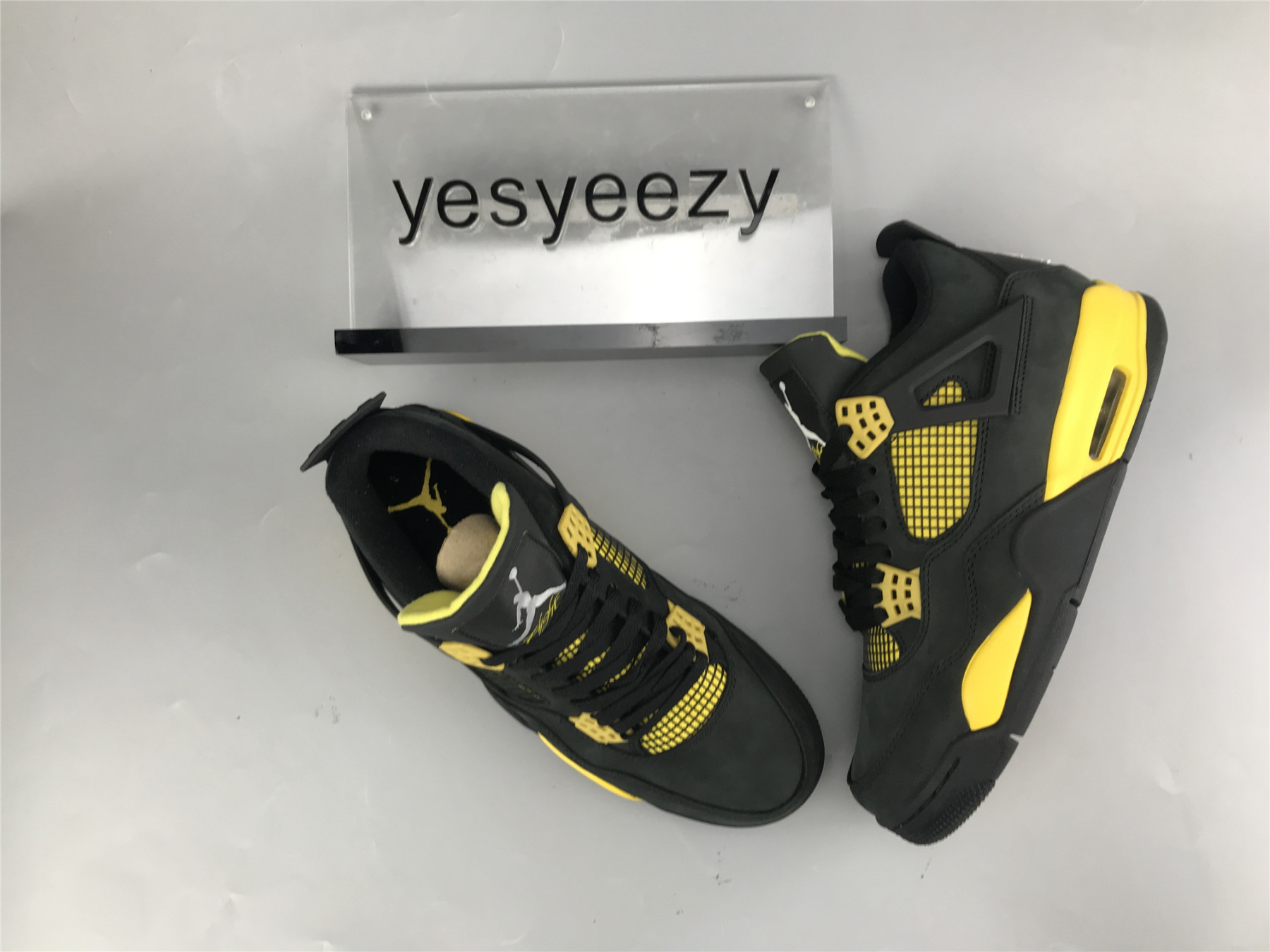 UA AIR JORDAN 4 RETRO 