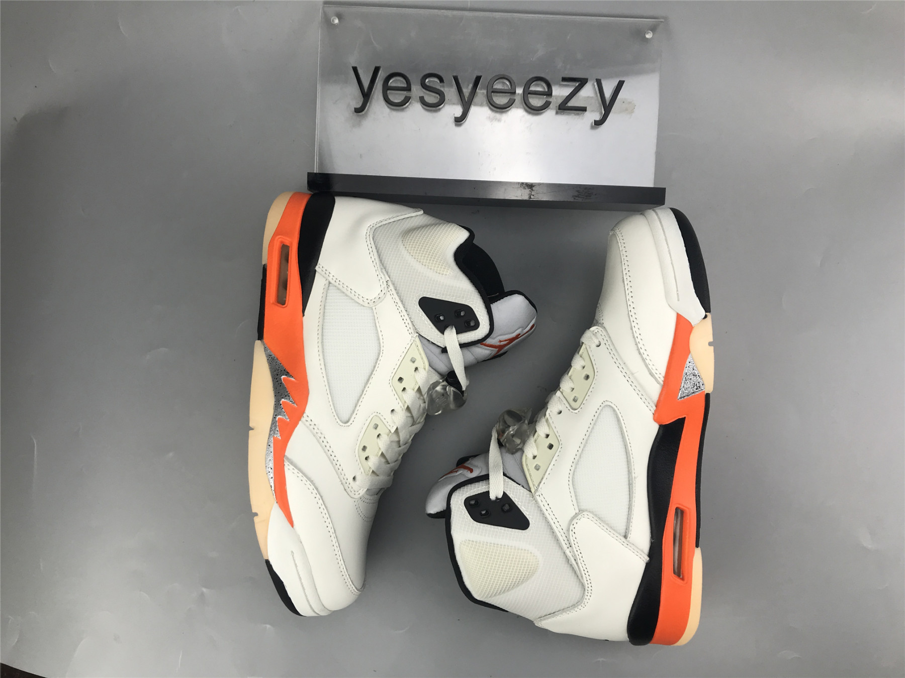 UA AIR JORDAN 5 RETRO 