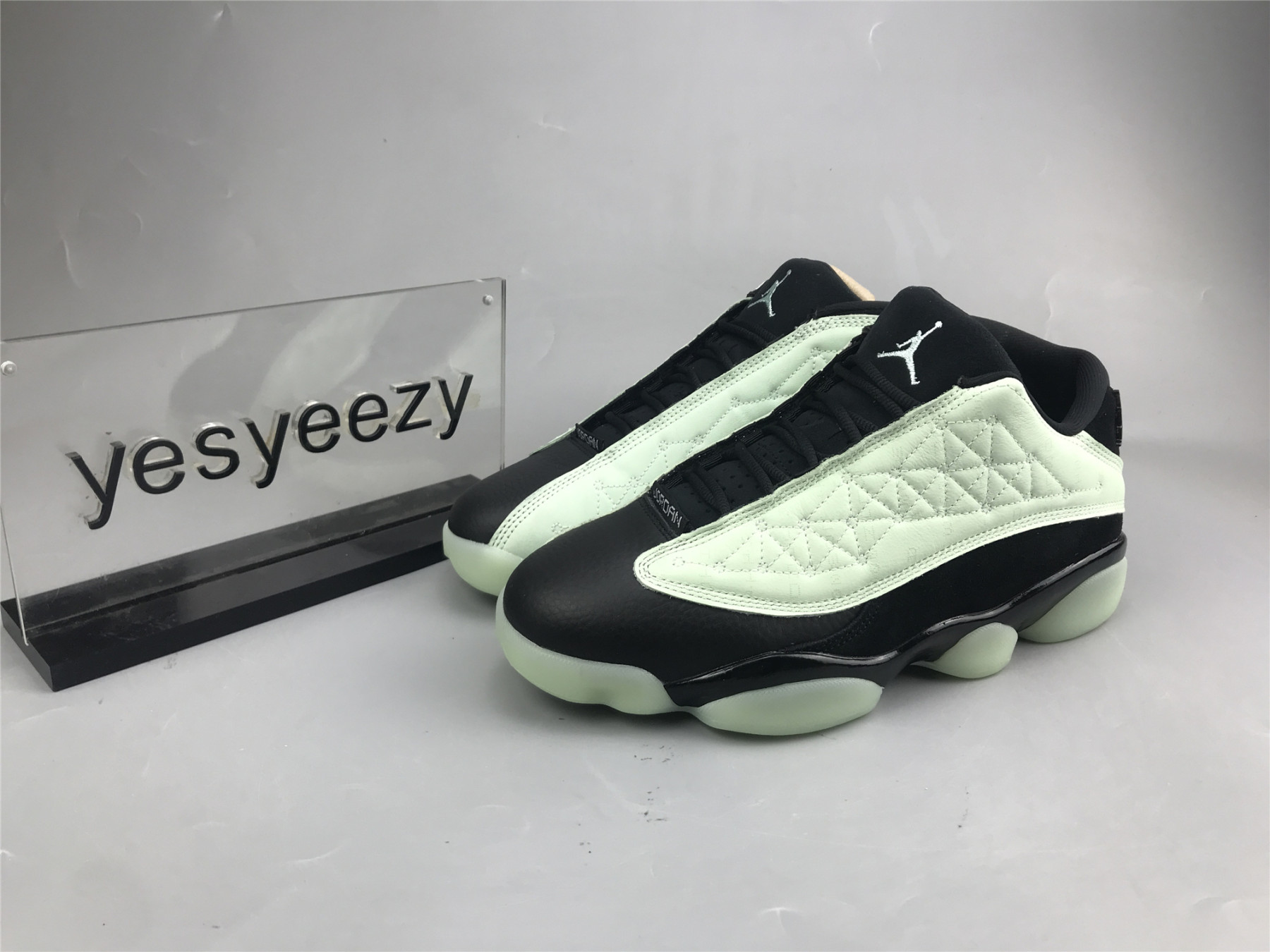 UA AIR JORDAN 13 RETRO LOW 