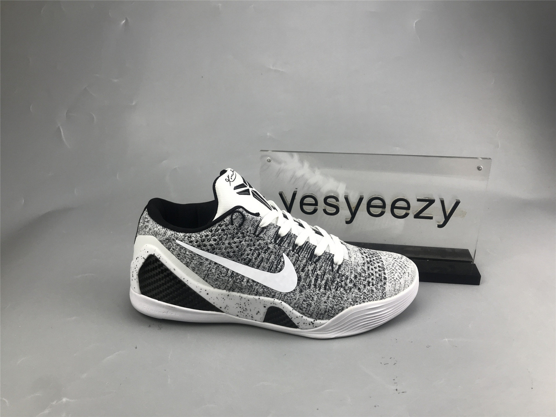 UA NIKE KOBE 9 ELITE LOW XDR 
