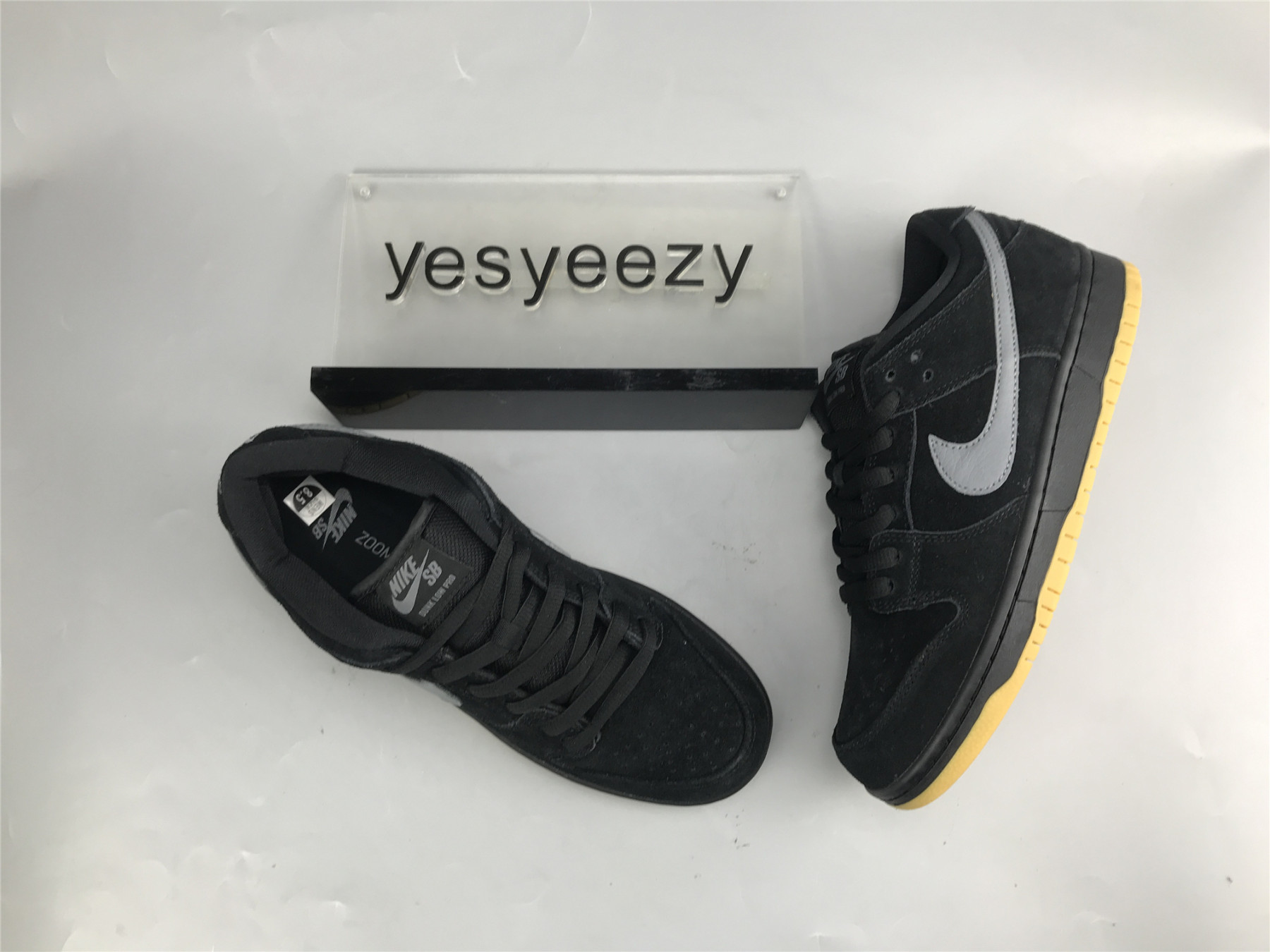 UA NIKE DUNK LOW PRO SB 