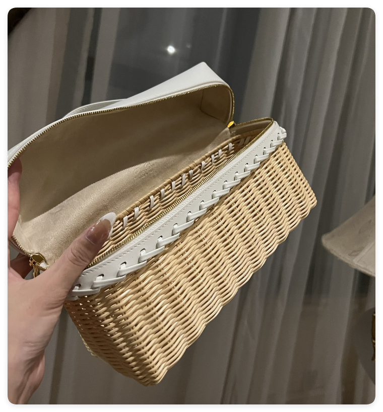 L0r0 P1ana Extra Pocket L27 Wicker Bag 27 x 10 x 16cm