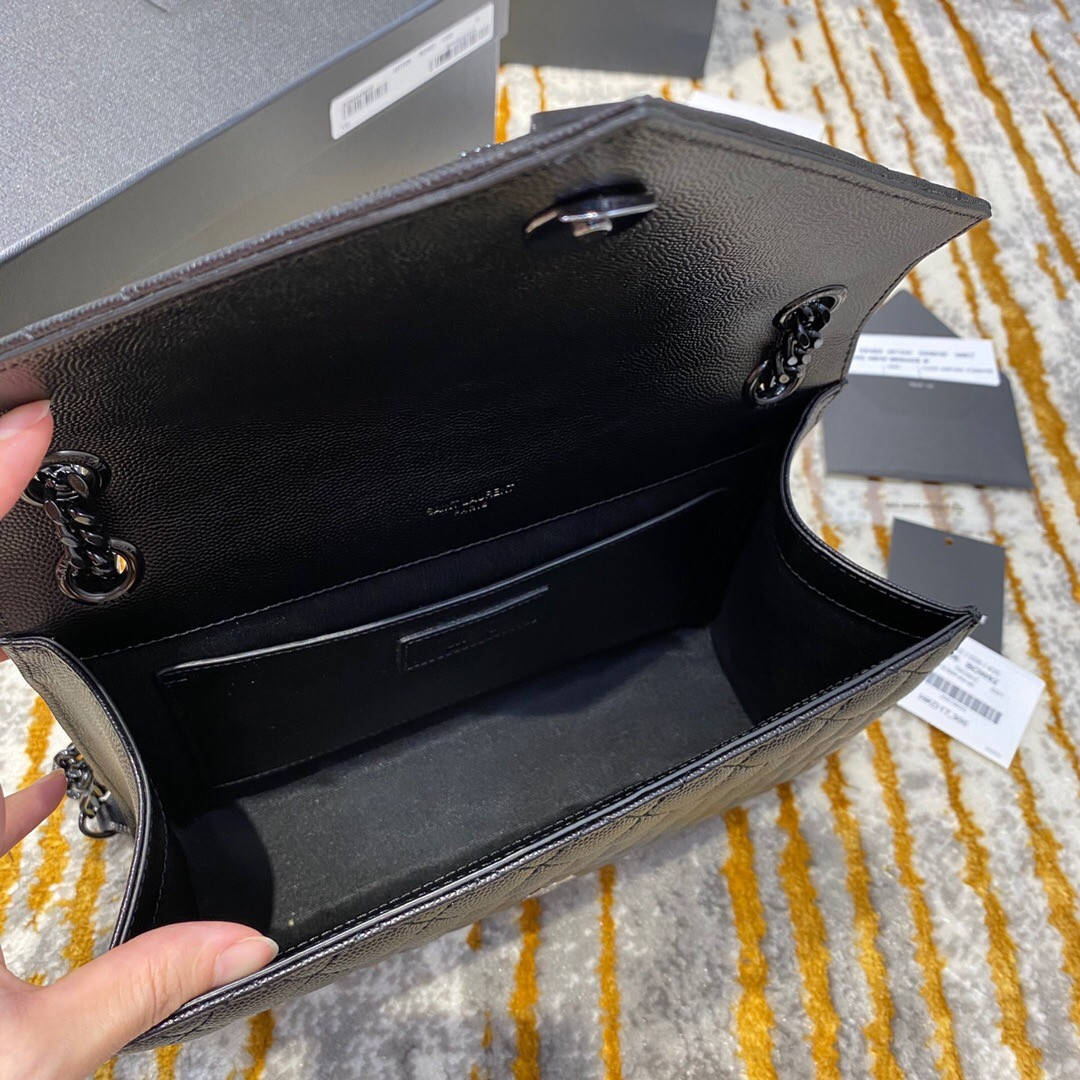 Y51 Envelope medium bag 24cm