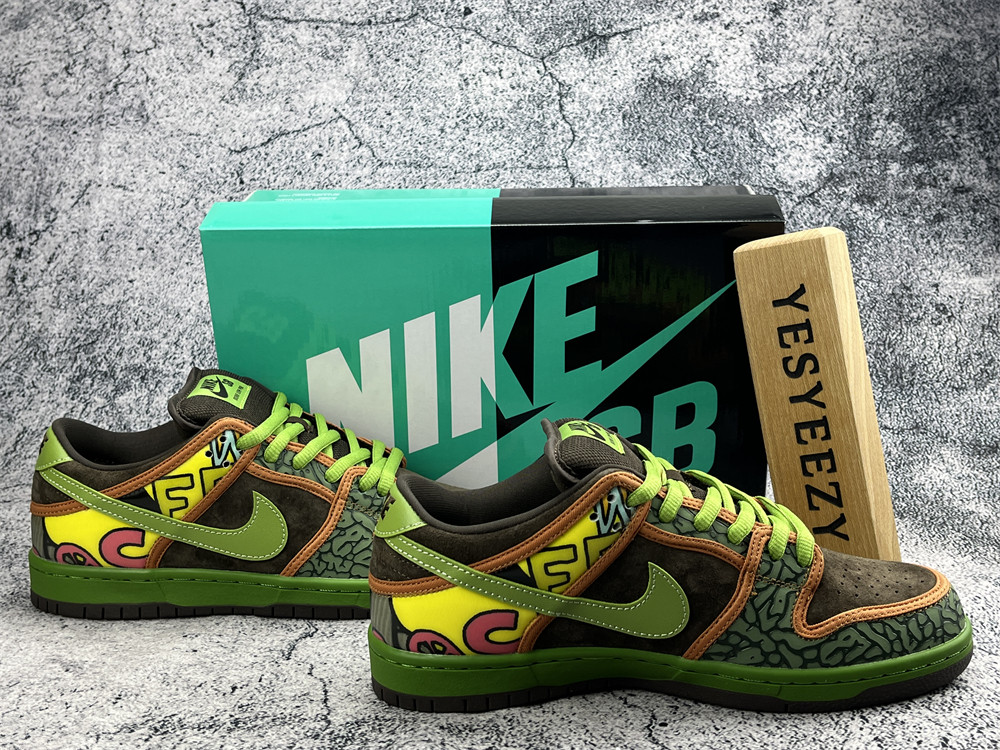UA  NIKE SB DUNK LOW 