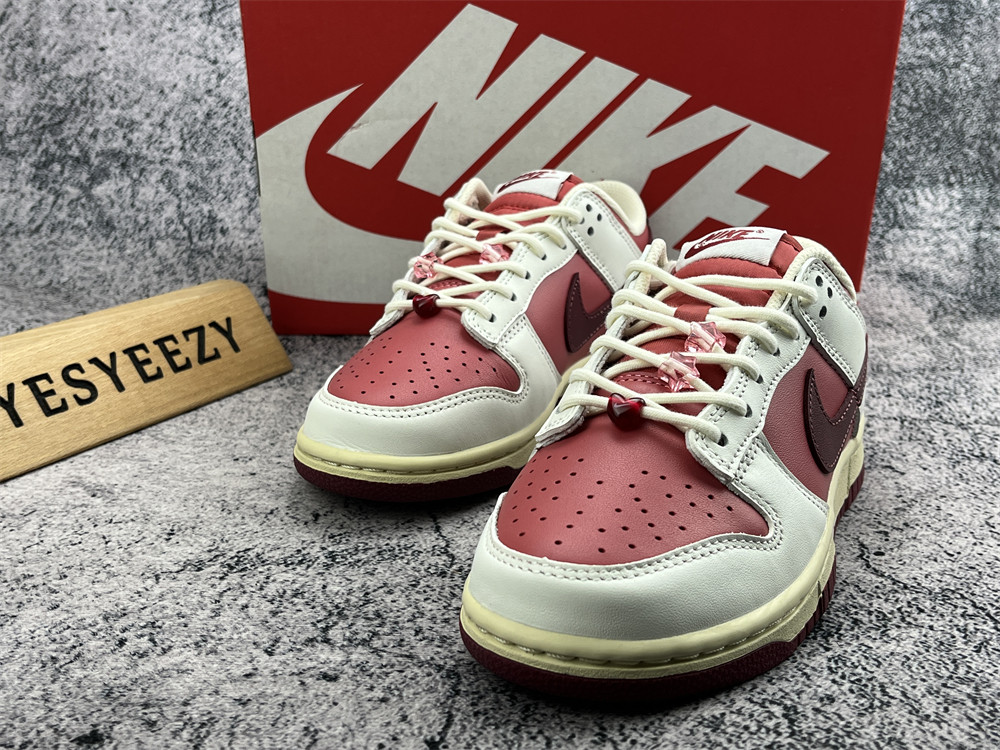 UA WMNS DUNK LOW 