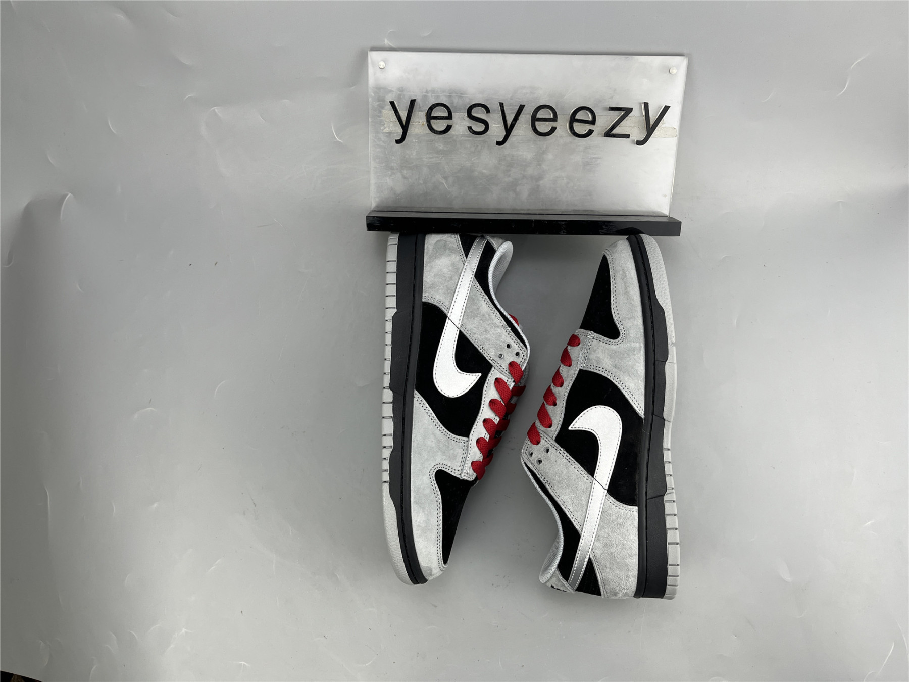 UA NIKE DUNK LOW GREY BLACK