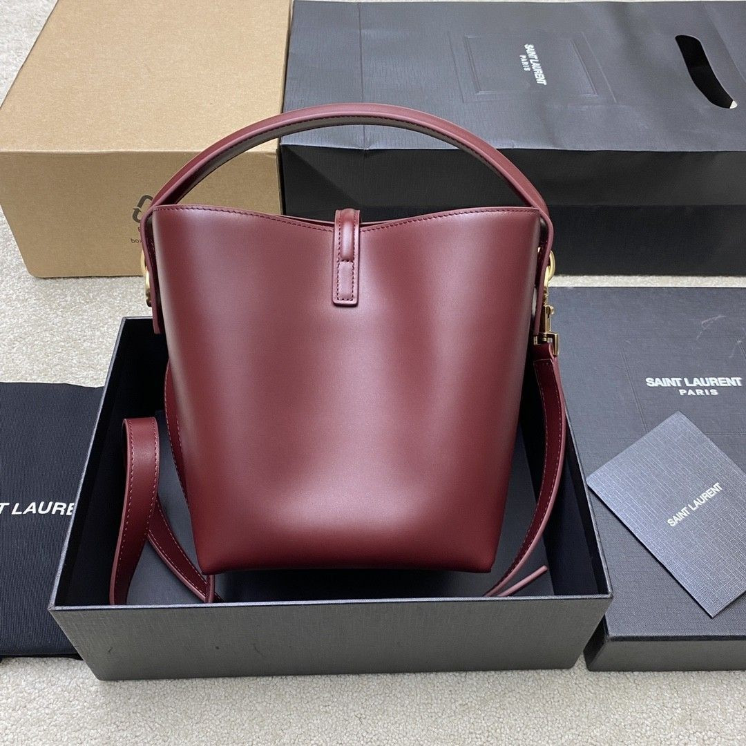 Y51 LE 37 In Shiny Leather 17x20x13cm