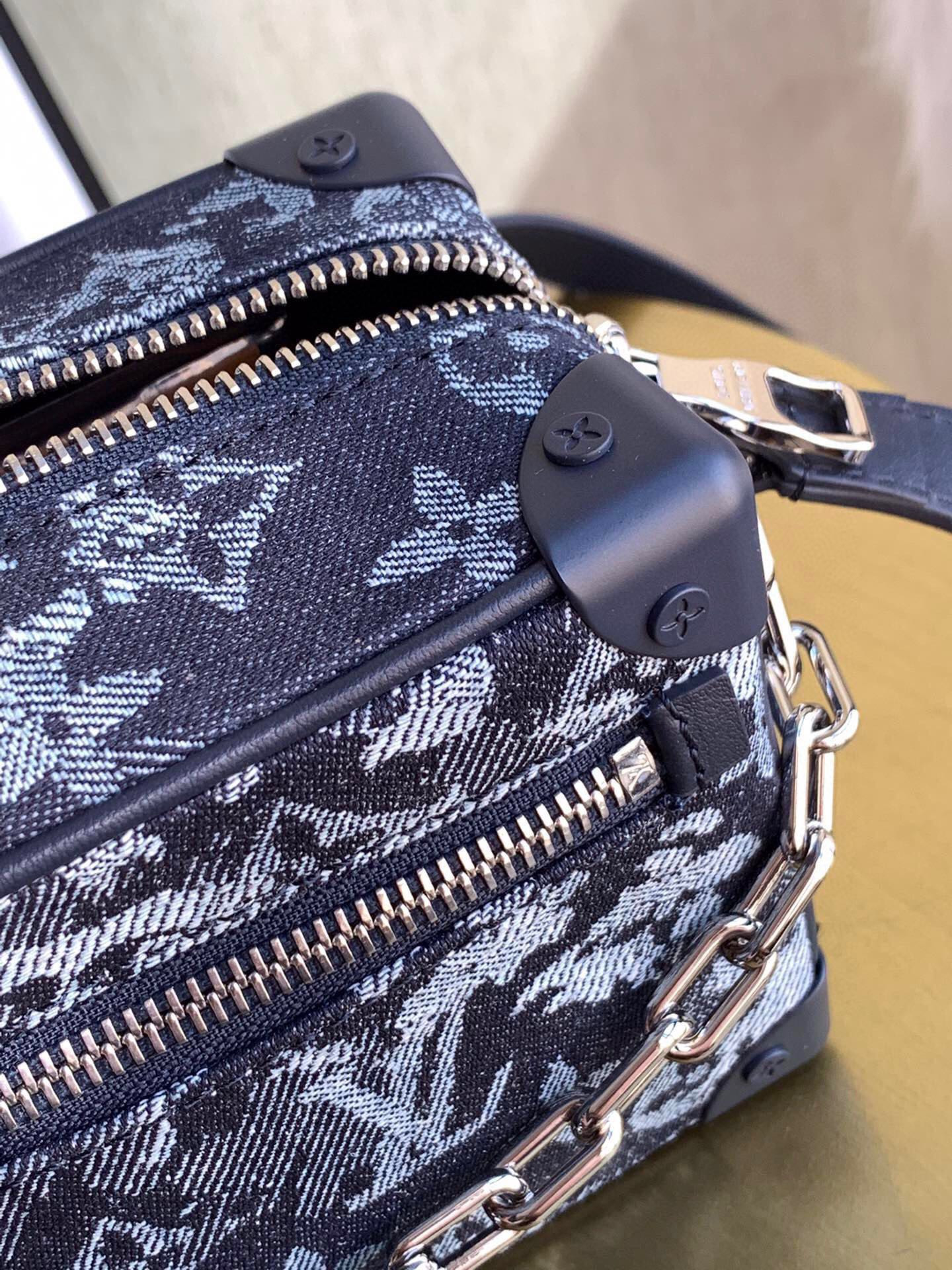 LV MINI SOFT TRUNK M80033