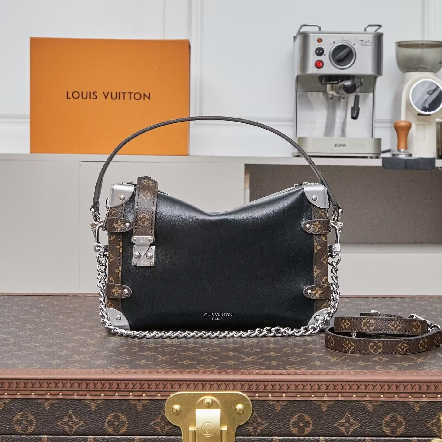 LV SIDE TRUNK VIBE Medium Handbag M15195 16x8.5x23.5cm