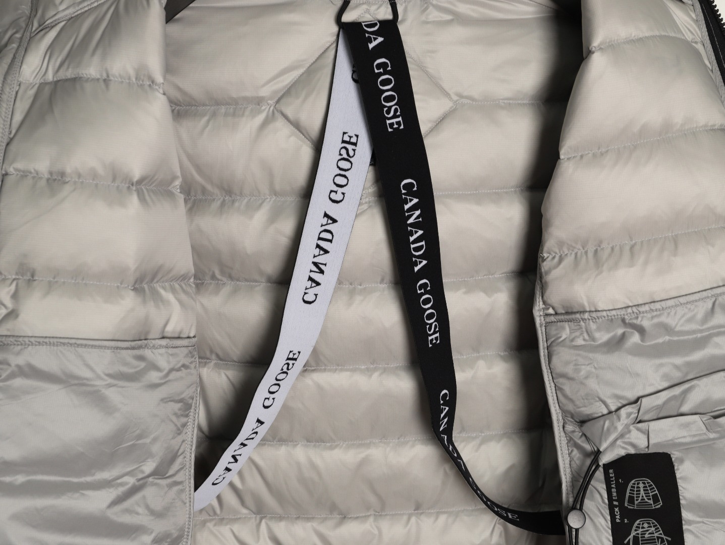 Can*a G00se Short Puffer jacket