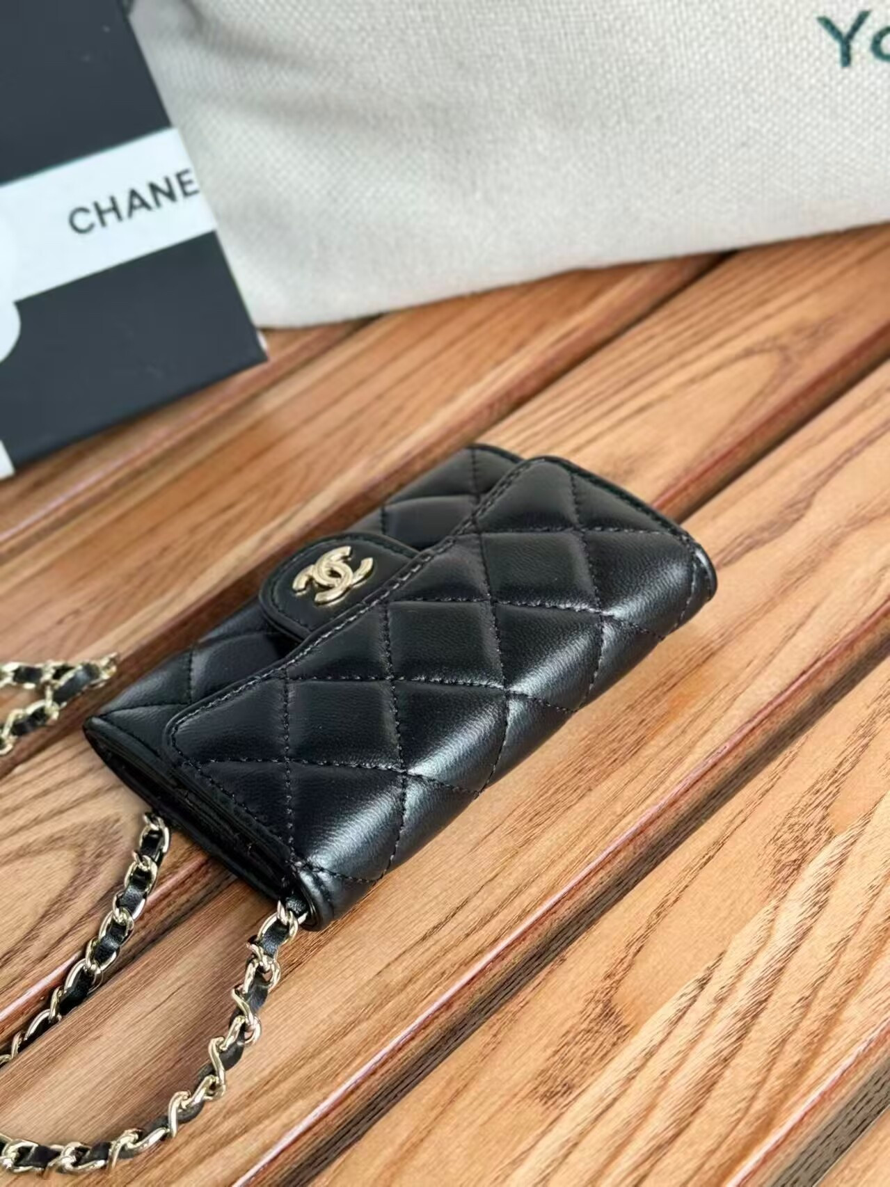 Ch**el Wallet on Chain 11x7.5x2cm