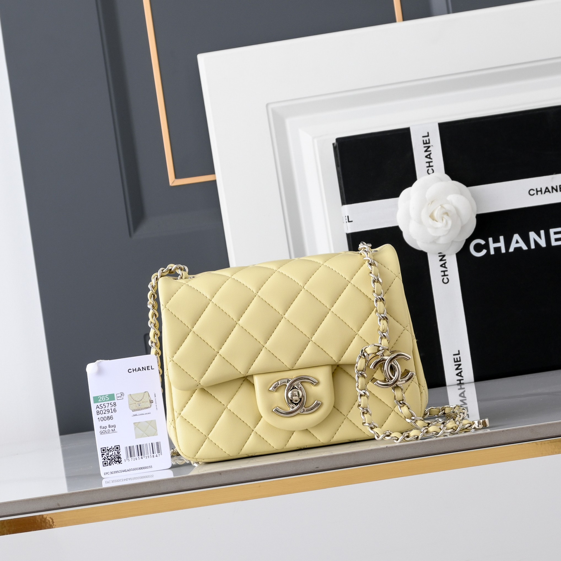 Ch**el Classic Flap Handbag CF Light gold hardware AS5758 18x13x7cm