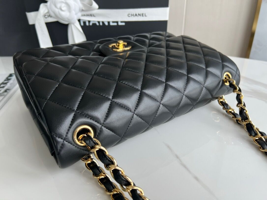 Ch**el Classic Flap Jumbo 30cm CF shiny black 7.6 × 11.7 × 3.9 in