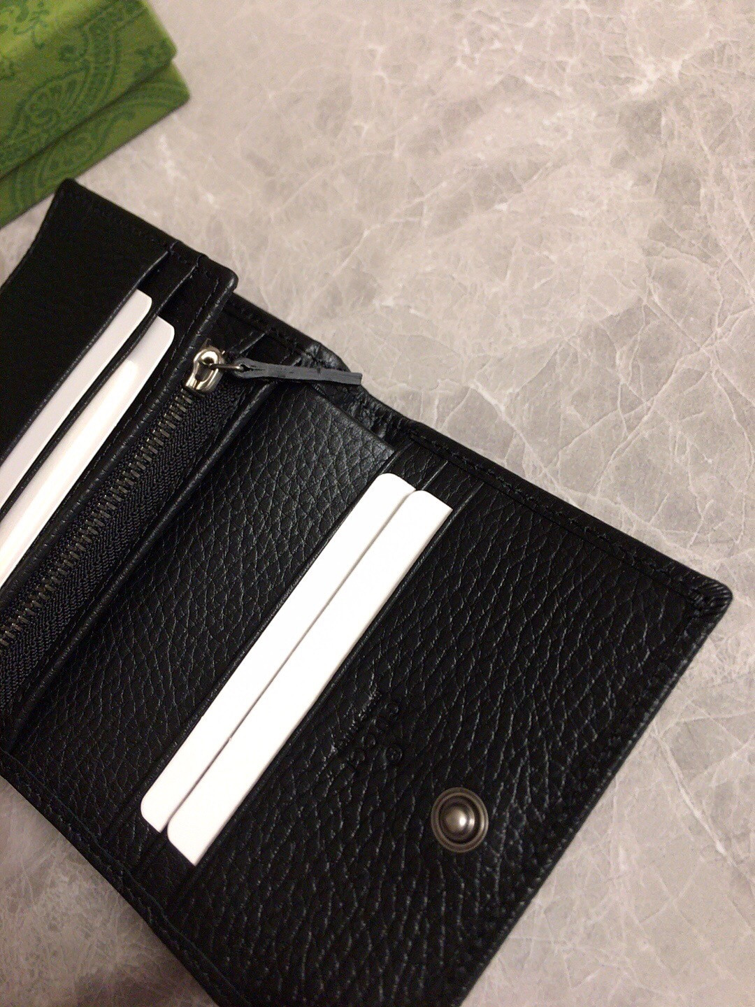 Gvc*1 HUHU card wallet 11x8.5x3cm