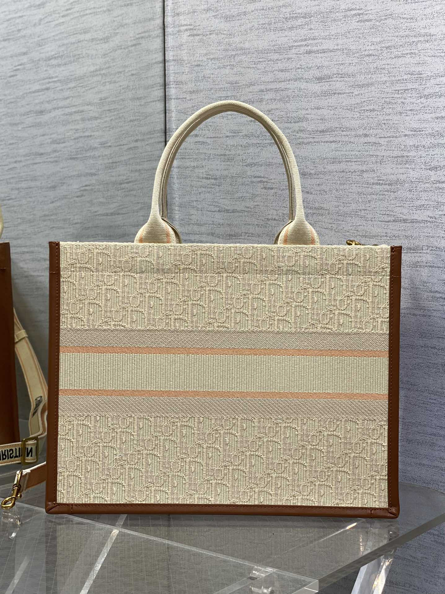 MEDIUM D10r BOOK TOTE White Multicolor Dragon Zodiac Embroidery  36 x 27.5 x 16.5 cm