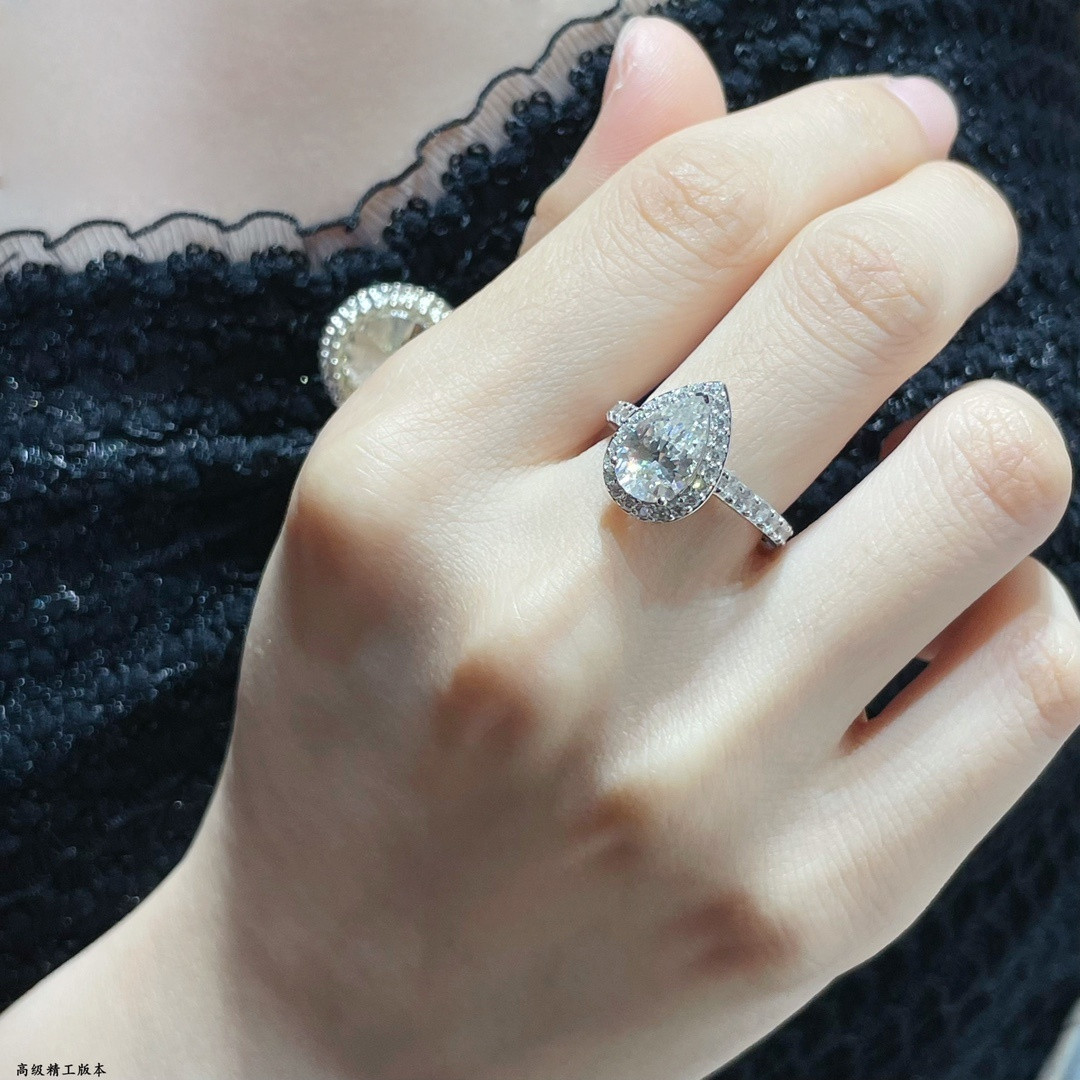 Graff Teardrop-shaped D1am0nd Ring Ag925