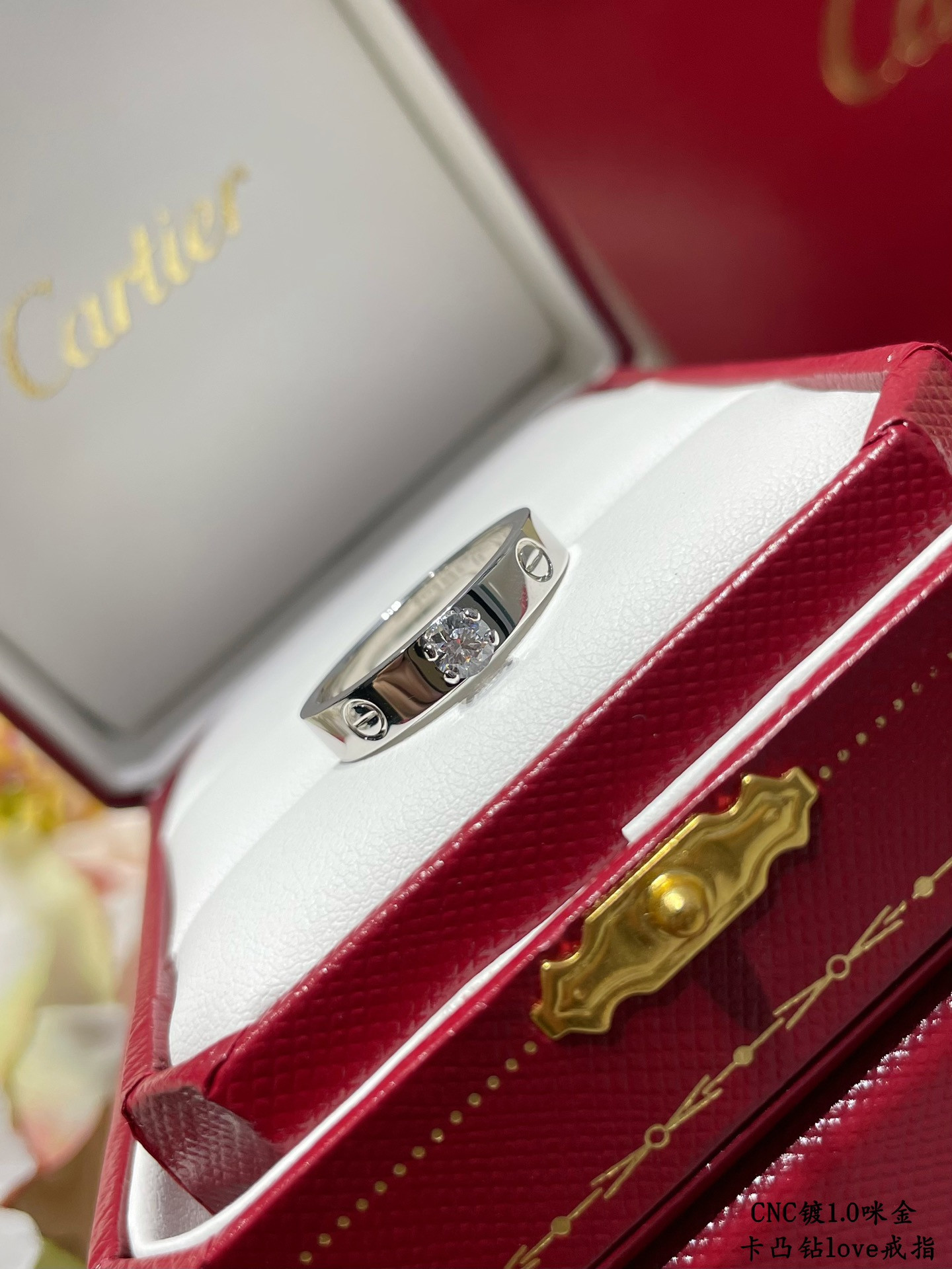 Ca*t1er convex D1am0nd love stud ring