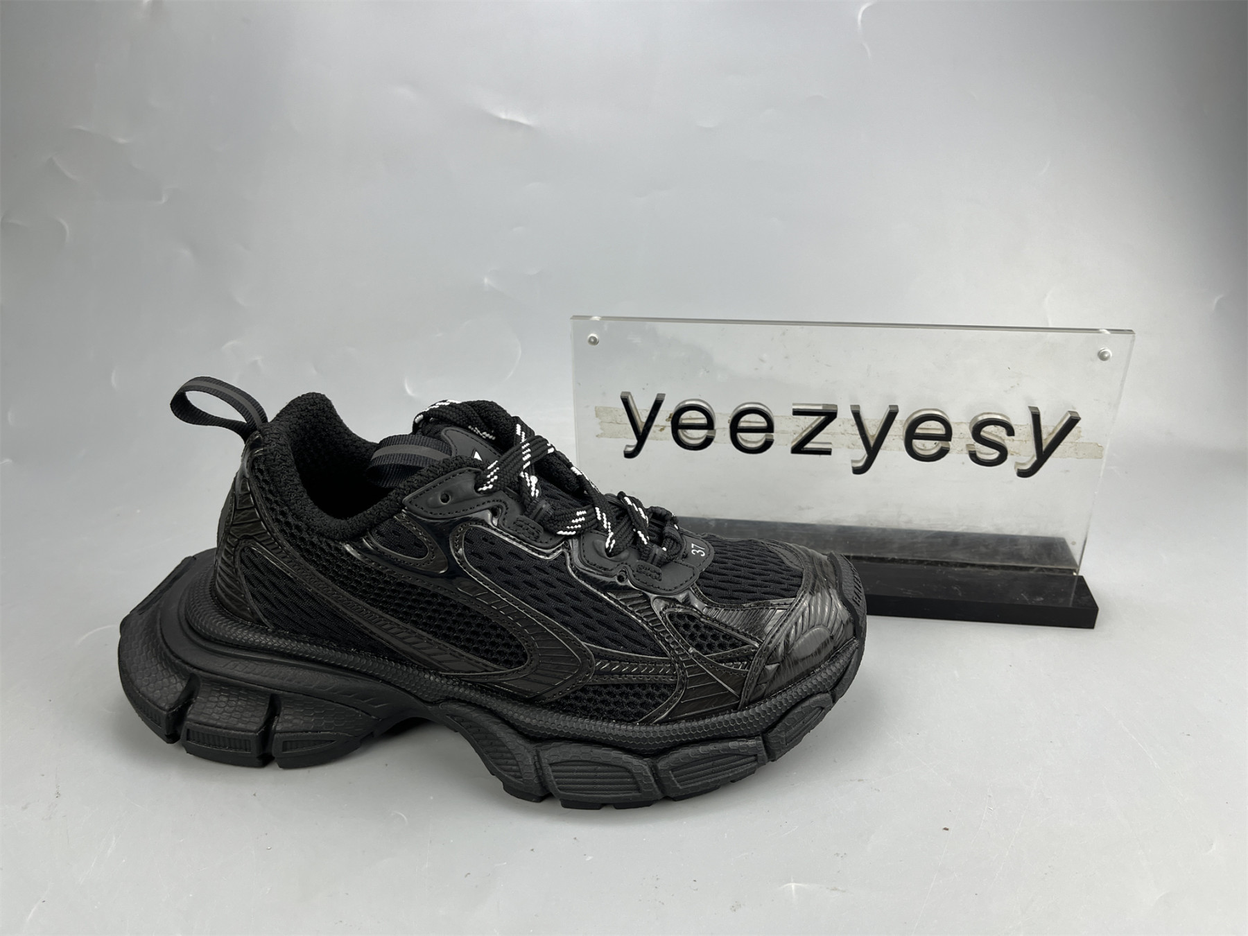 UA RUNNER ALL BLACK