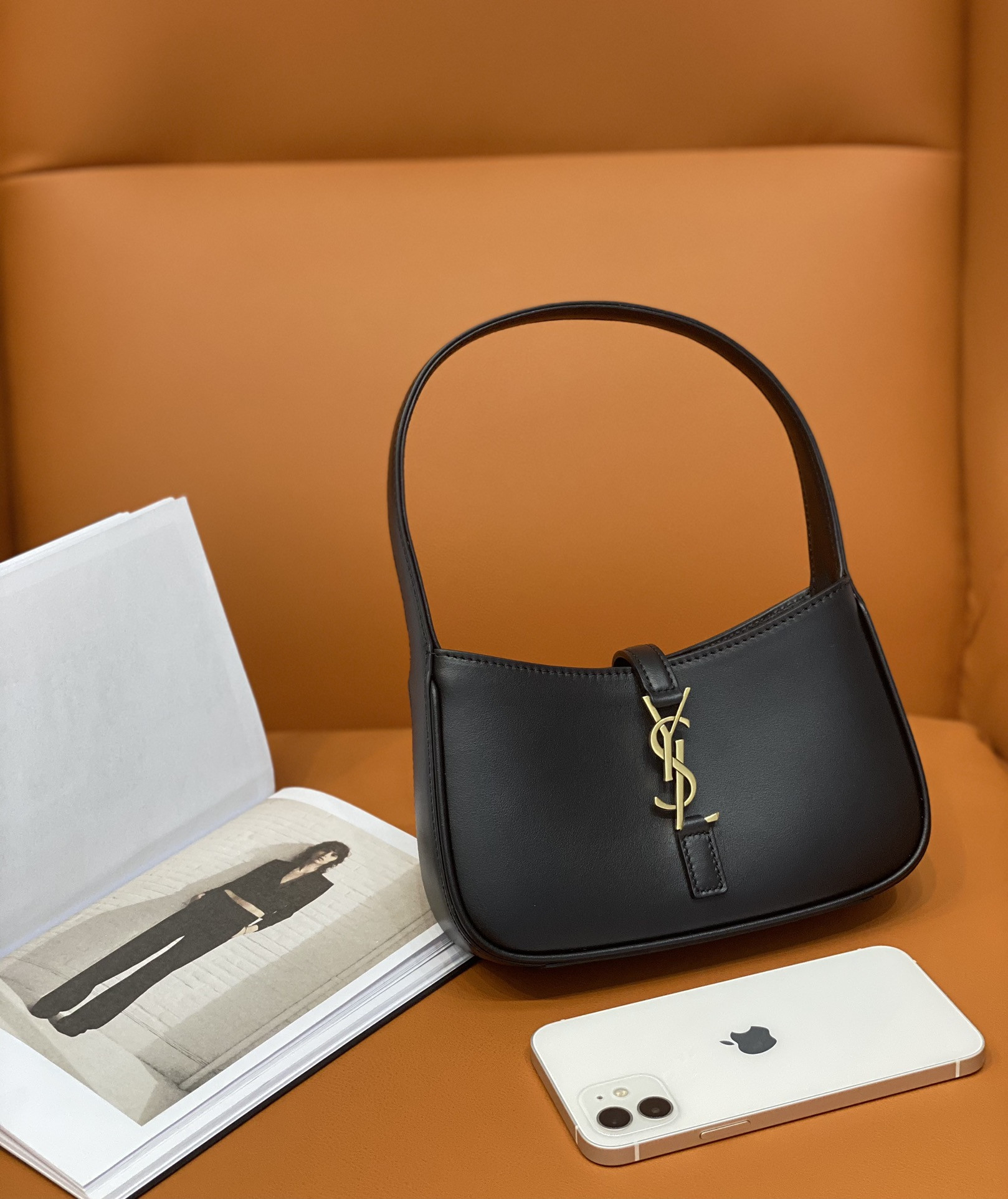 Y51 MINI LE 5 À 7 IN SMOOTH LEATHER NOIR  19 X 11.5 X 4.5 CM