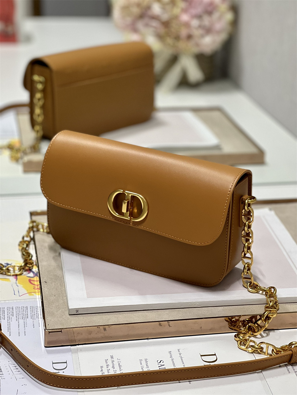 D10r 30 Montaigne Avenue Caramel 22.5 x 12.5 x 6.5 cm