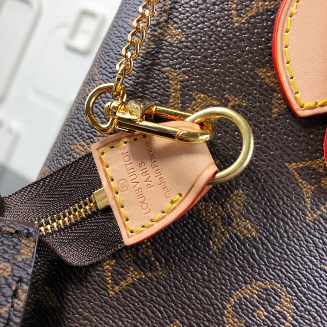 LV PETIT BUCKET M42238