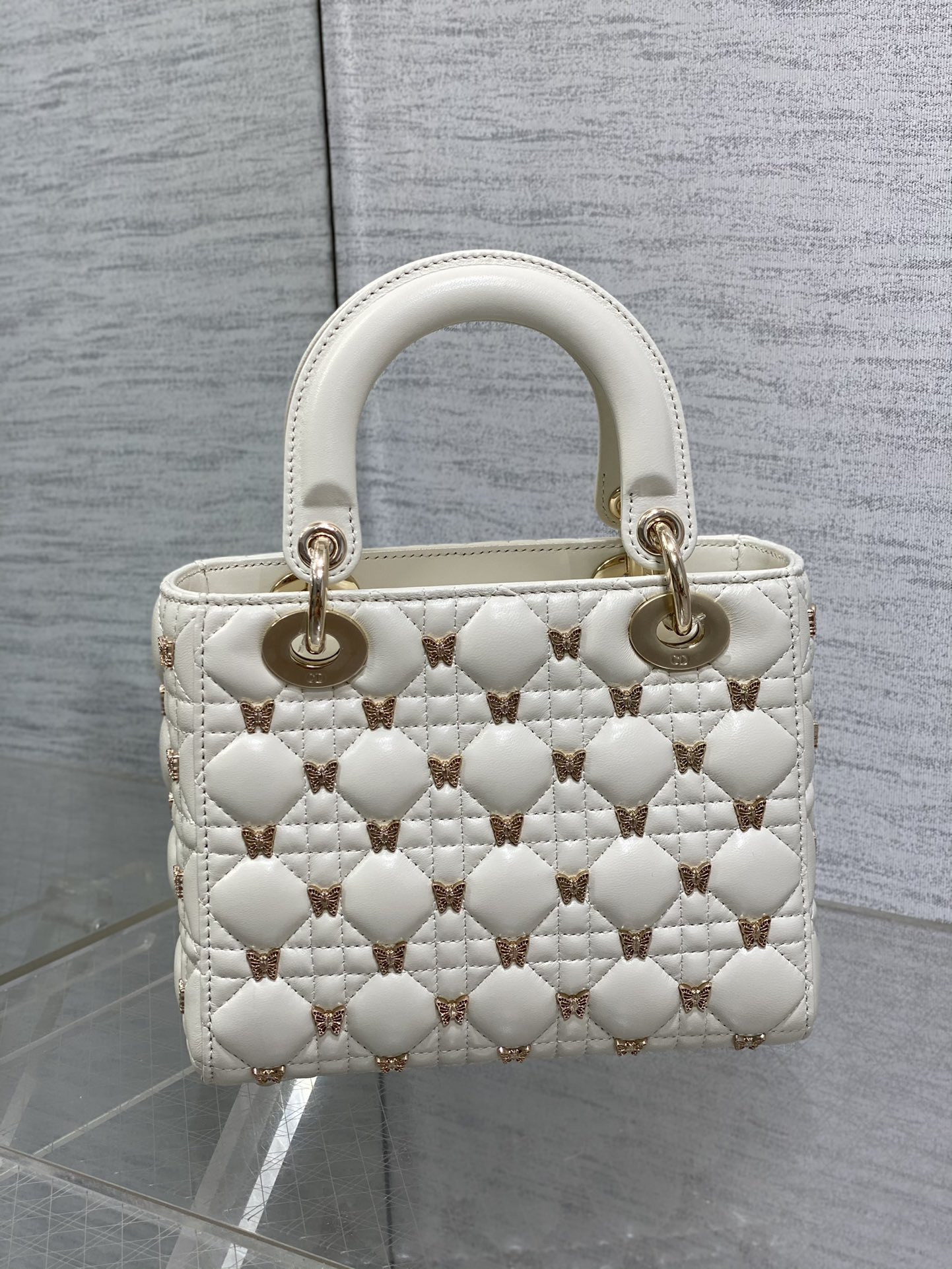 SMALL LADY D10r White with Butterfly Studs