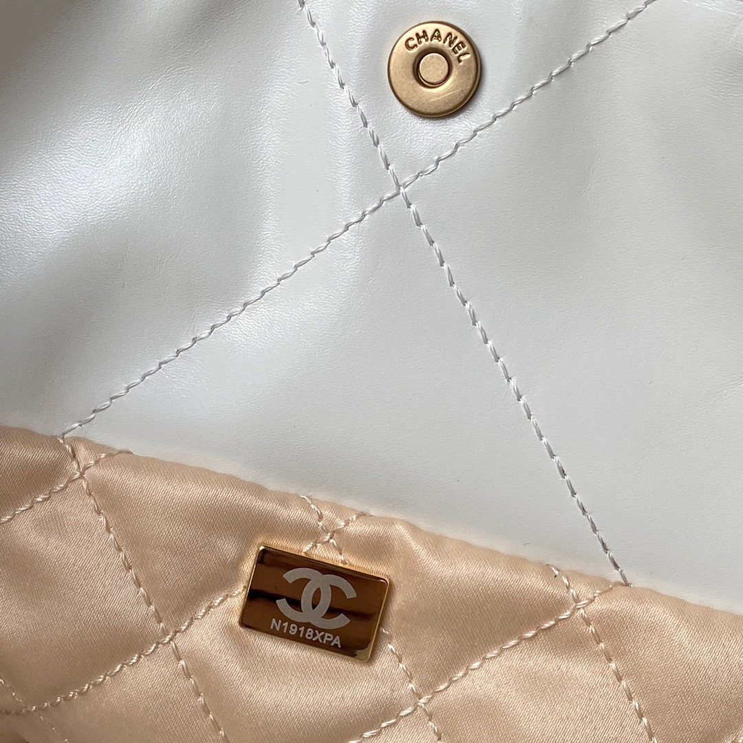 Ch**el 22 HANDBAG Shiny Calfskin white 30×45×8cm