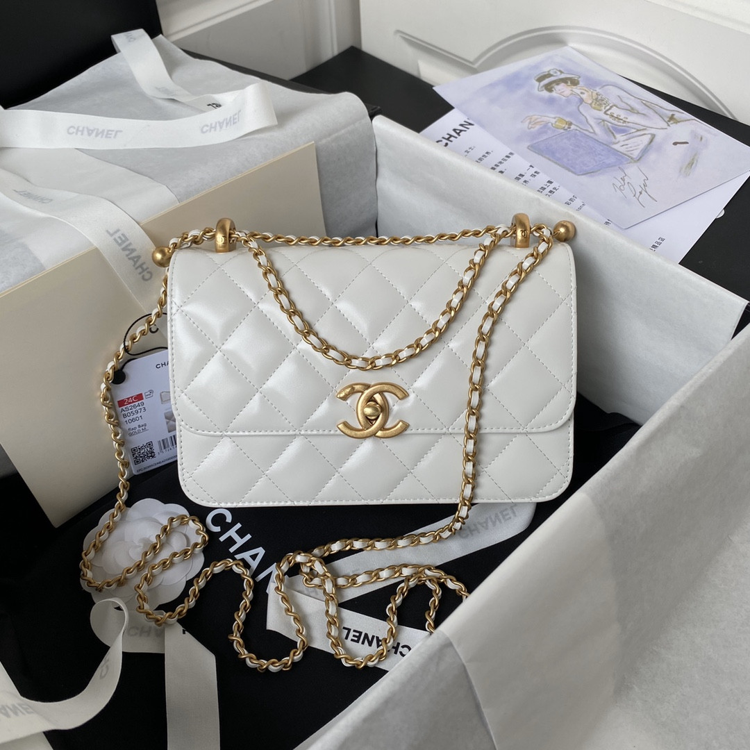 Ch**el FLAP BAG WHITE 22×14.5×8cm