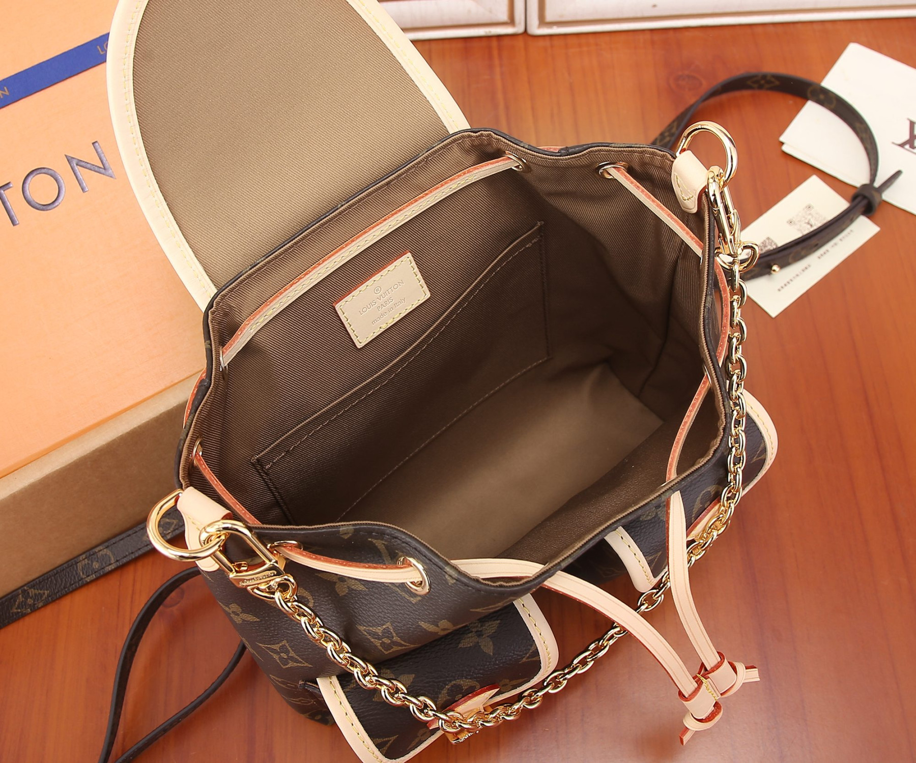 LV Excursion PM M46932 8.3 x 9.1 x 3.9 inches