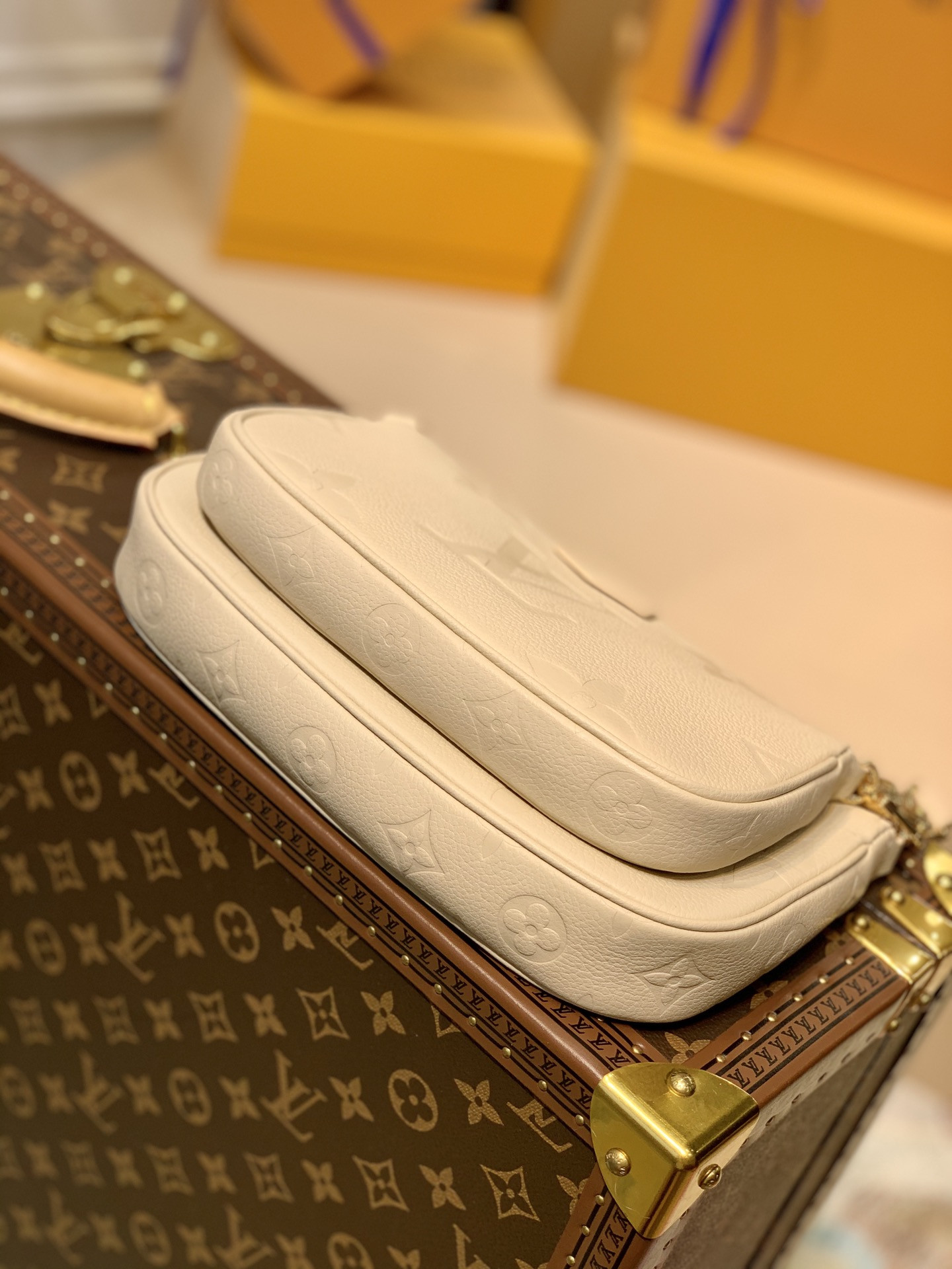 L0vis Vvtt0n M46568 Multi Pochette Accessoires 9.4 x 5.3 x 1.6 inches