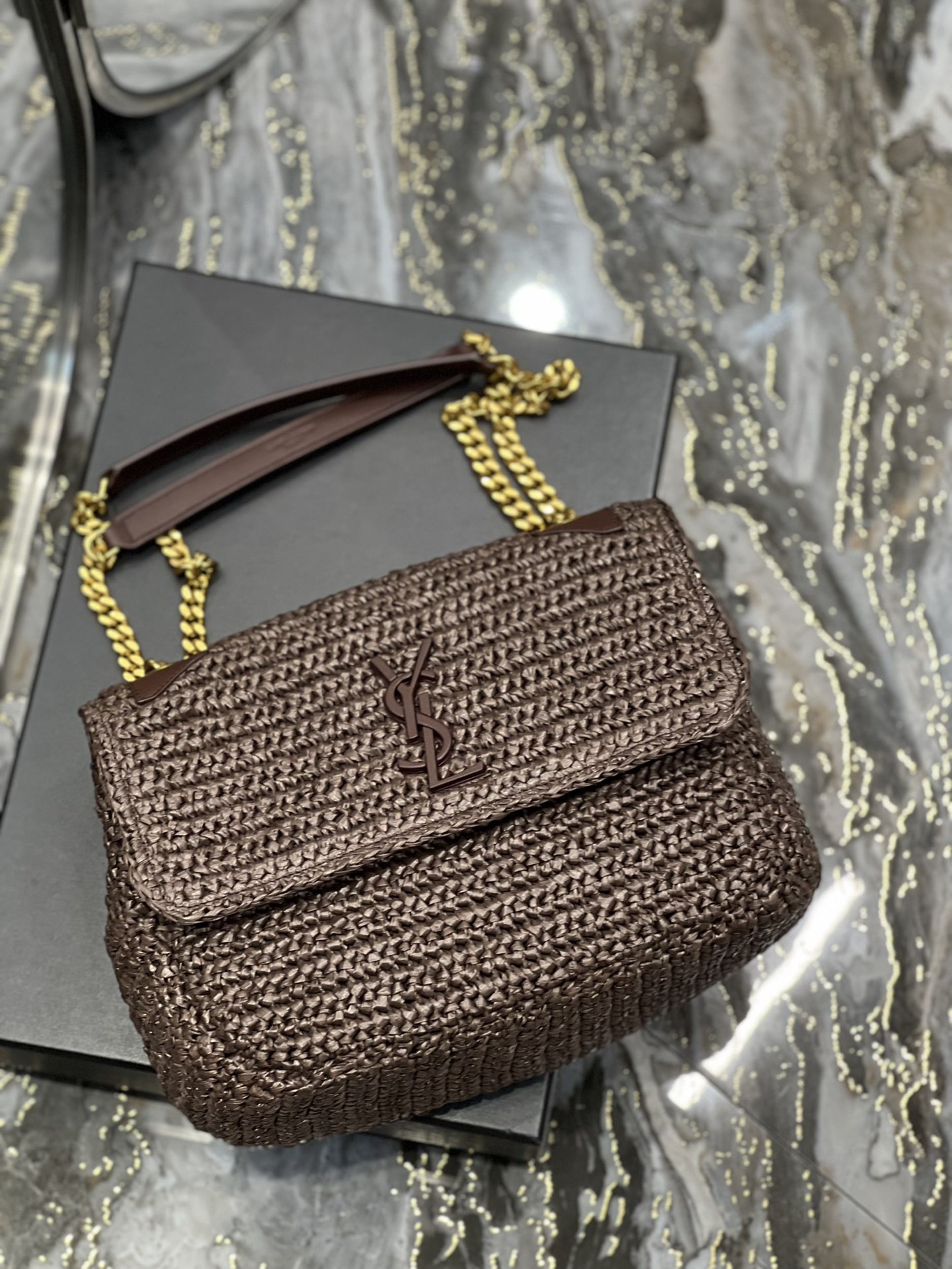 Y51 NIKI MEDIUM CHAIN BAG IN RAFFIA AND LEATHER COFFEE 11 X 7.8 X 3.3 INCHES