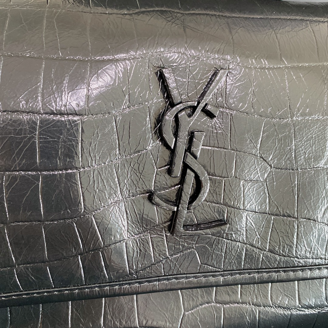 Y51 NIKI MEDIUM IN VINTAGE LEATHER 11 X 7.8 X 3.3 INCHES