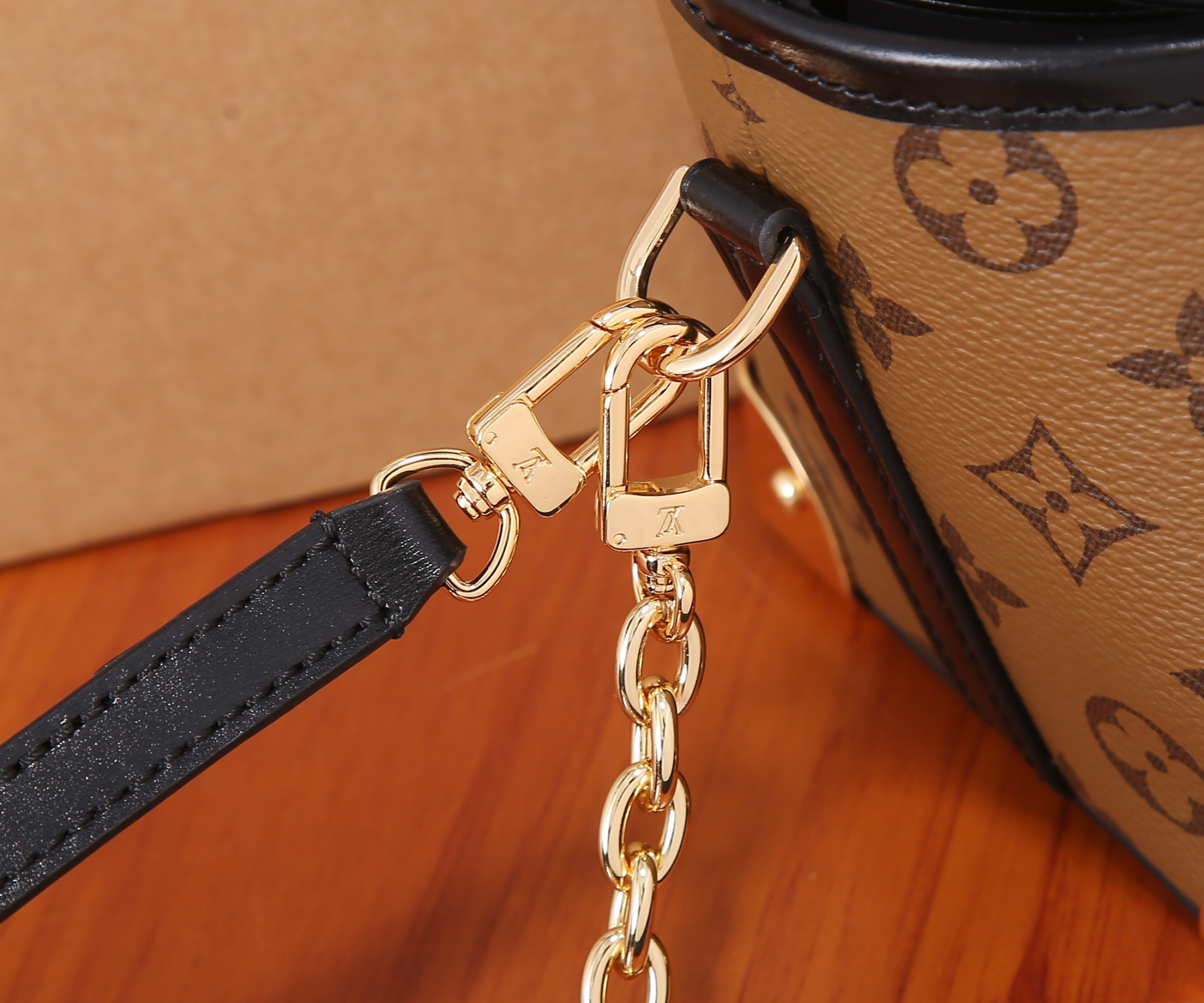 LV M82885 Zjs jh Online Only 11.5x11.5x11.5 CM