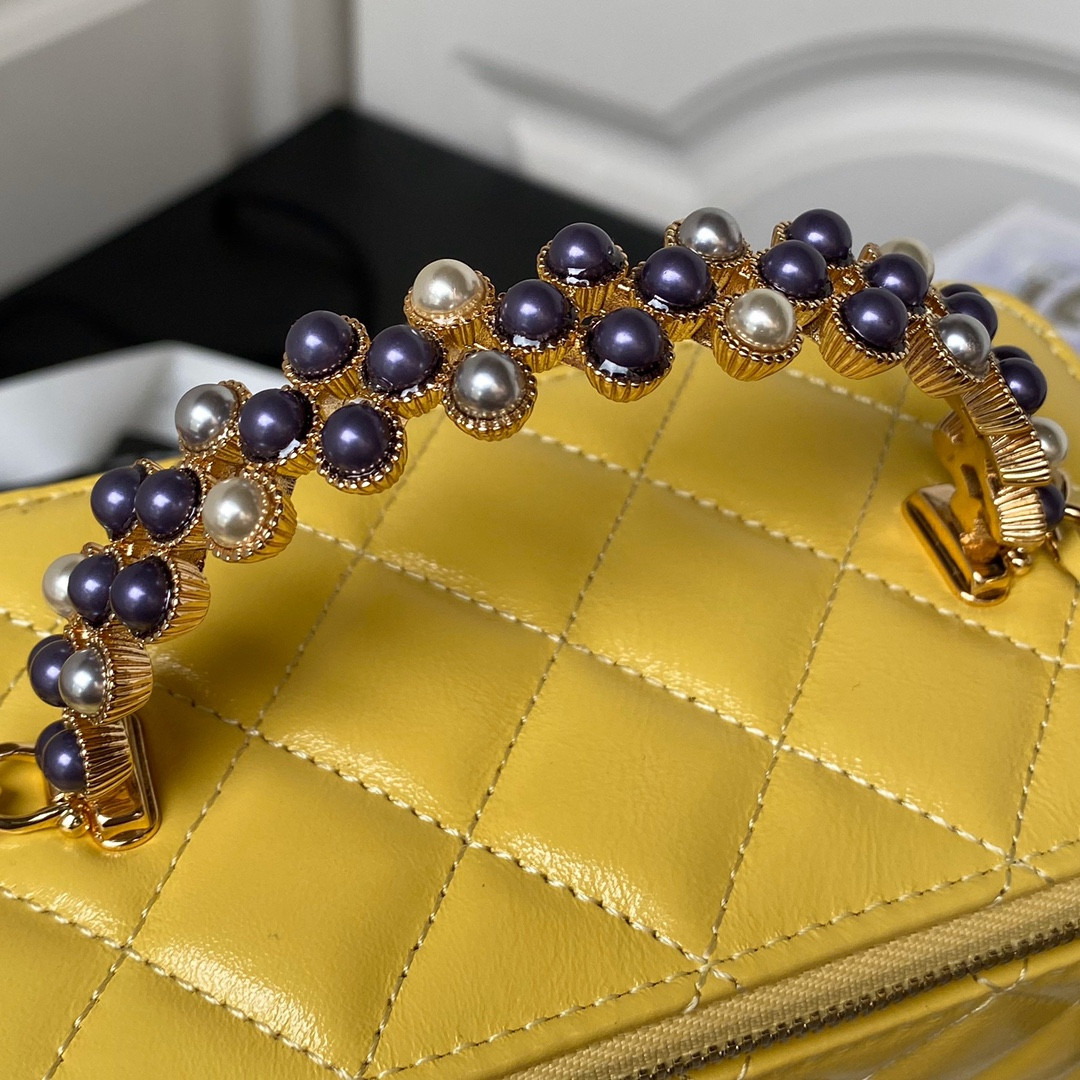 Ch**el 24P CHAIN LEATHER SQUARE BOX SHOULDER BAG YELLOW 16x10x8cm