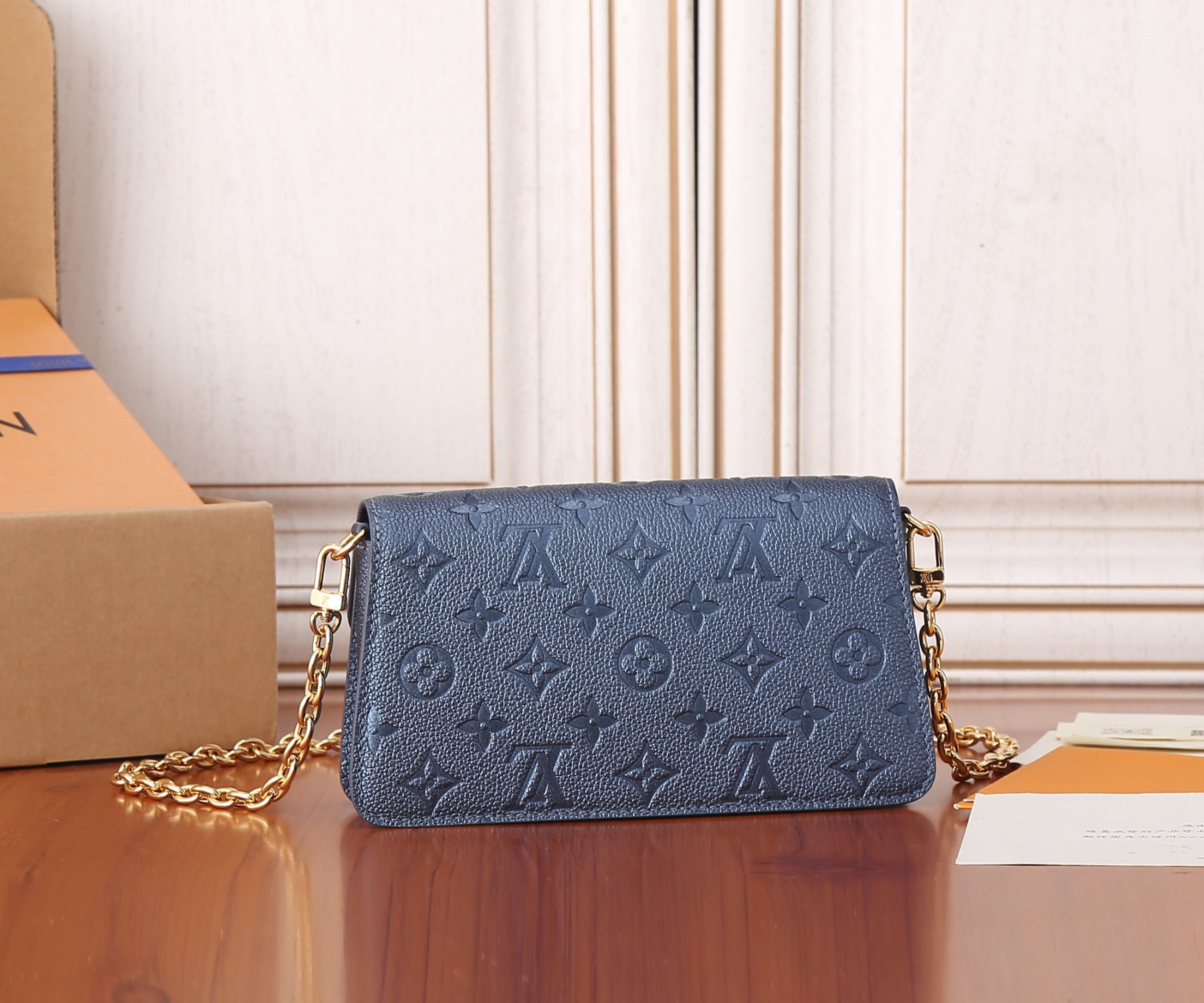 LV Wallet On Chain Métis   M82671    7.5 x 4.3 x 2.2 inches