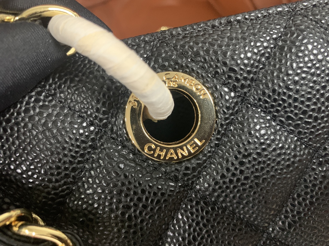 Ch**el GST CAVIAR LEATHER HARDWARE 24X33X13CM