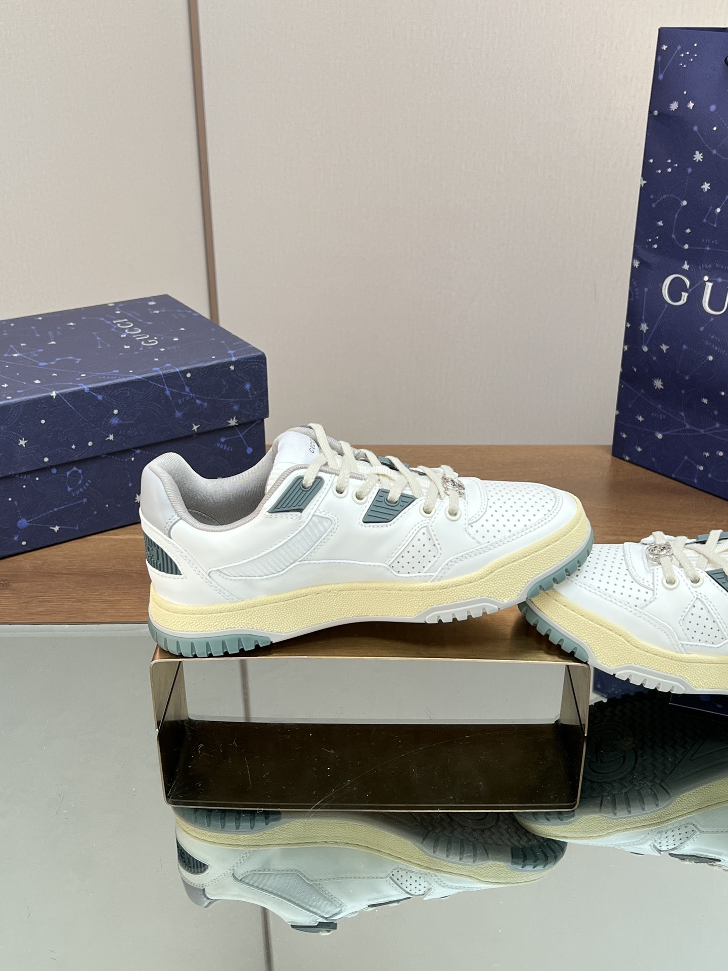 UA Gvc*1 Low-Top SNEAKER