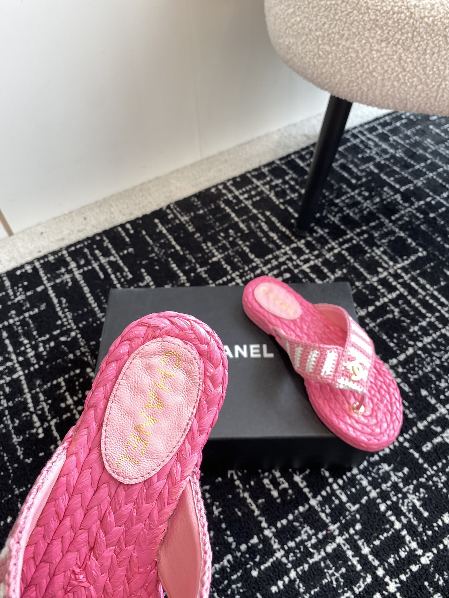 UA Ch**el THONGS SLIDES