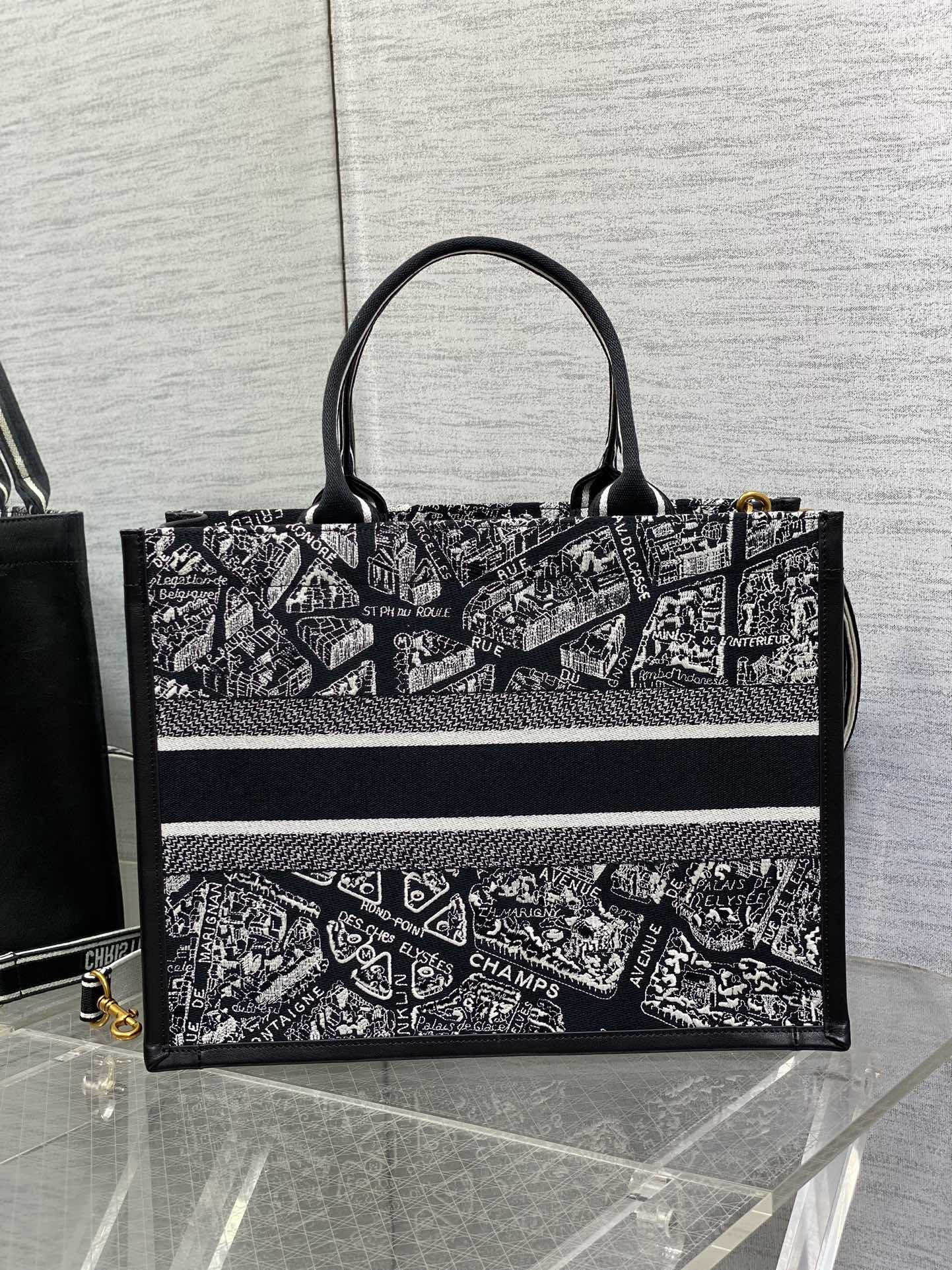 D10r Medium D10r Book Tote Black and White Plan de Paris Embroidery 36 x 27.5 x 16.5 cm