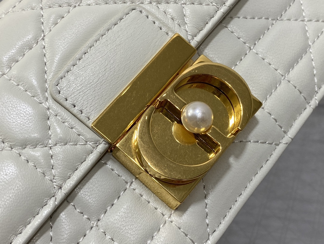 D10r Small Ange Bag Latte Macrocannage Calfskin 20 x 12 x 5 cm